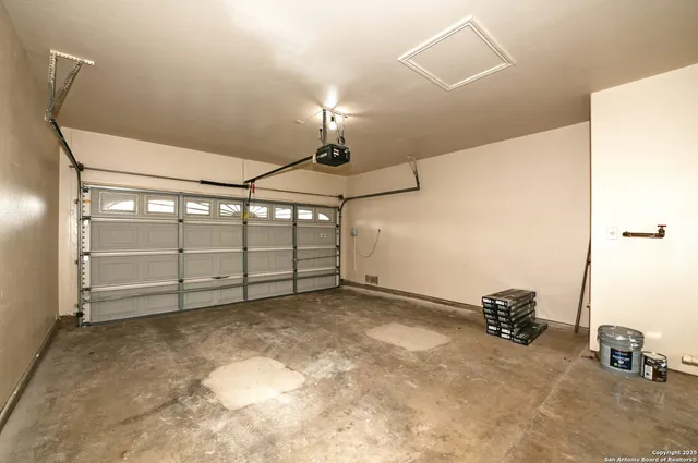 $2,550 | 611 American Flag, Schertz, TX 78108