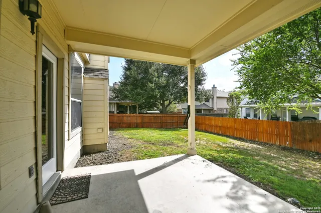 $2,550 | 611 American Flag, Schertz, TX 78108