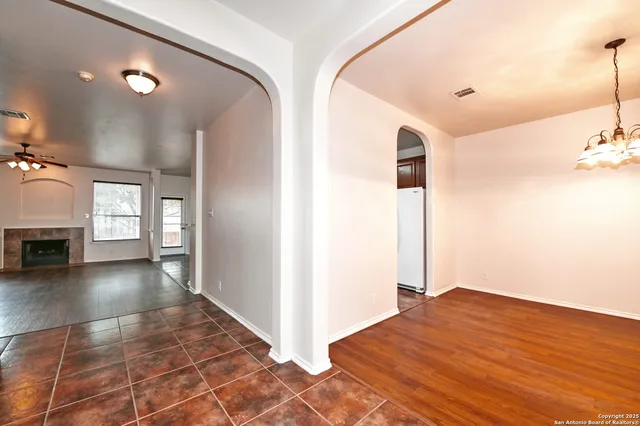 $2,550 | 611 American Flag, Schertz, TX 78108