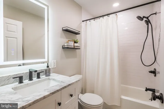 $640,000 | 4505 Aubrey Avenue, Philadelphia, PA 19114