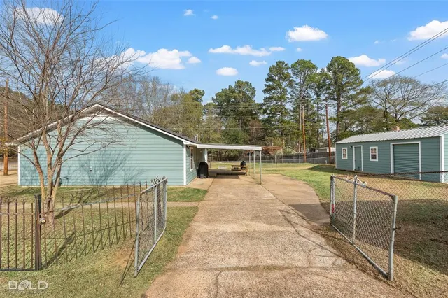 a view of a house with a backyard
