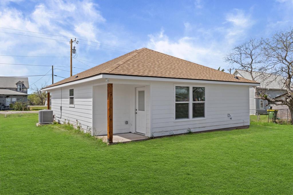 204 North Wiebusch Street Riesel, TX 76682 - Photo 3 of 27