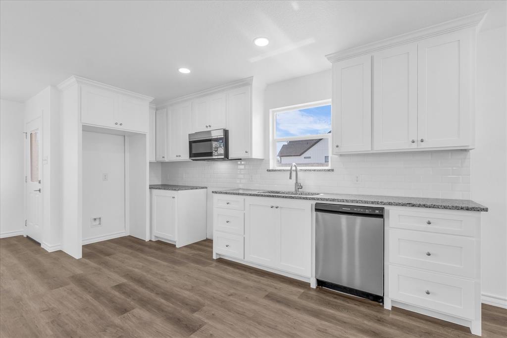 204 North Wiebusch Street Riesel, TX 76682 - Photo 8 of 27