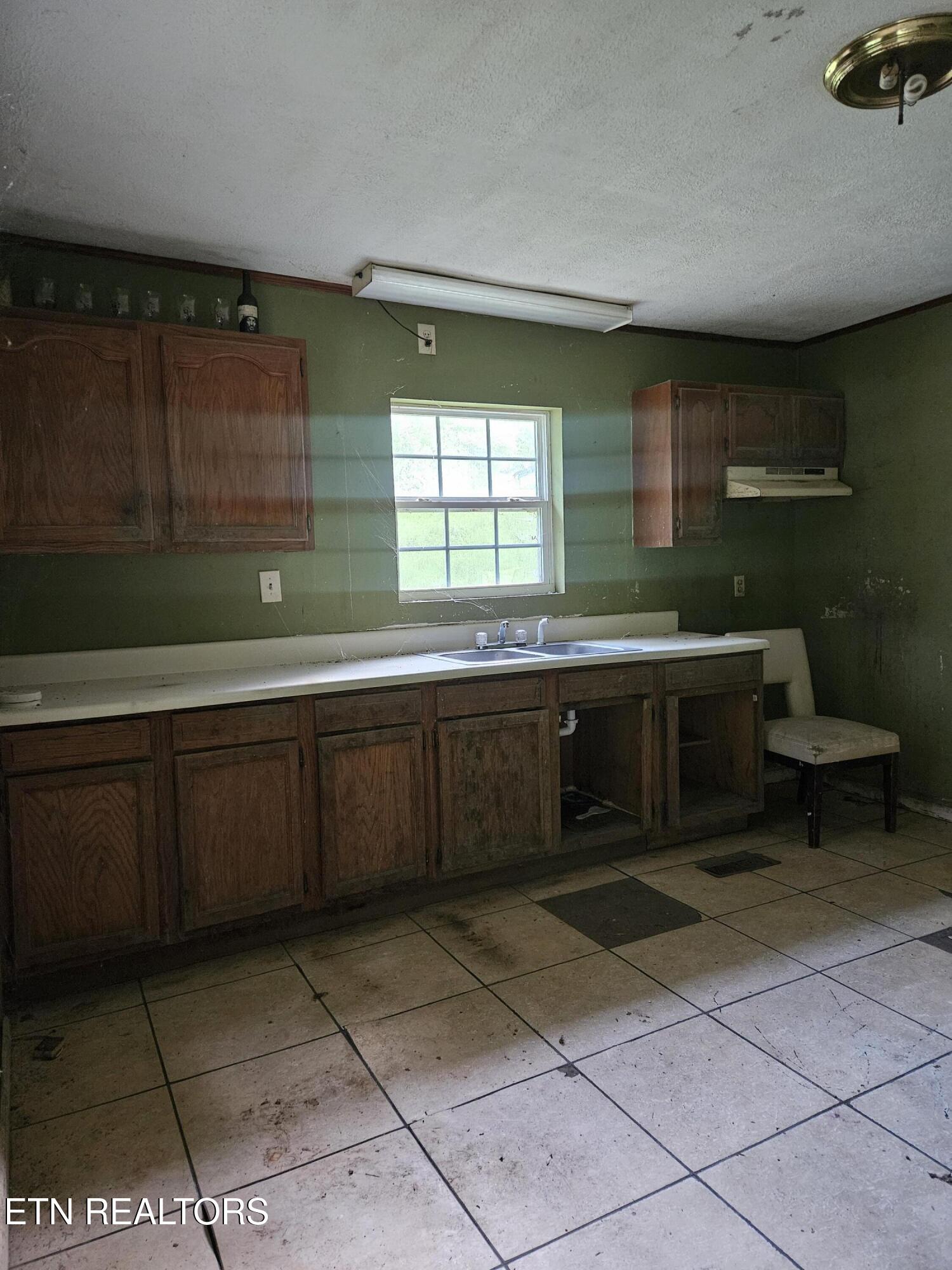 240 Henderson Hollow Road Knoxville, TN 37931 - Photo 6 of 9 henderson hollow kitchen