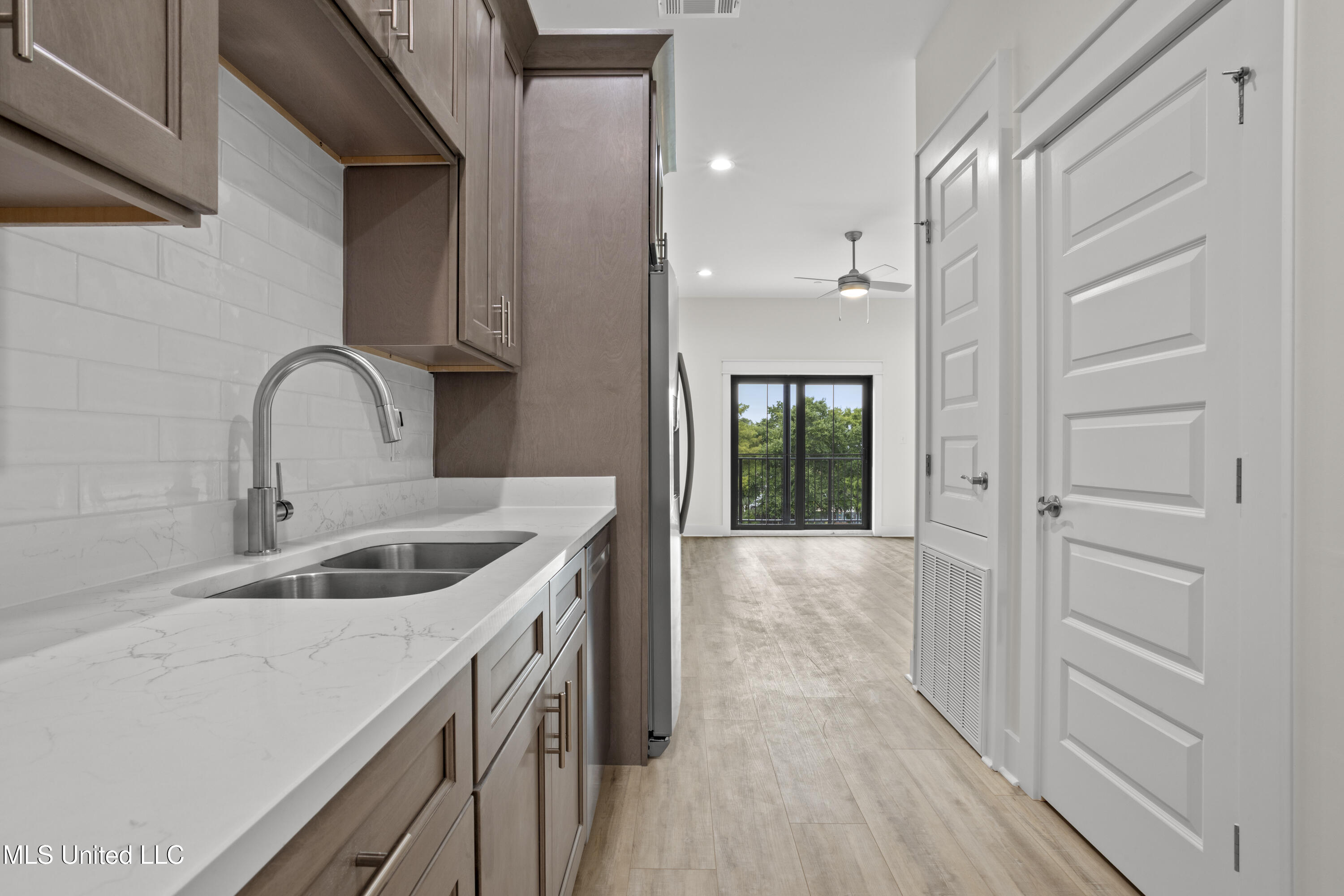 124 Court Street, Unit 203 Bay St. Louis, MS 39520 - Photo 11 of 55 033