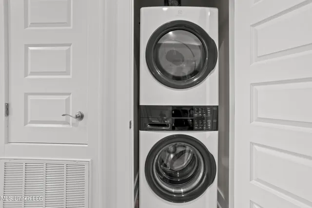 $389,900 | 124 Court Street, Unit 203, Bay St. Louis, MS 39520