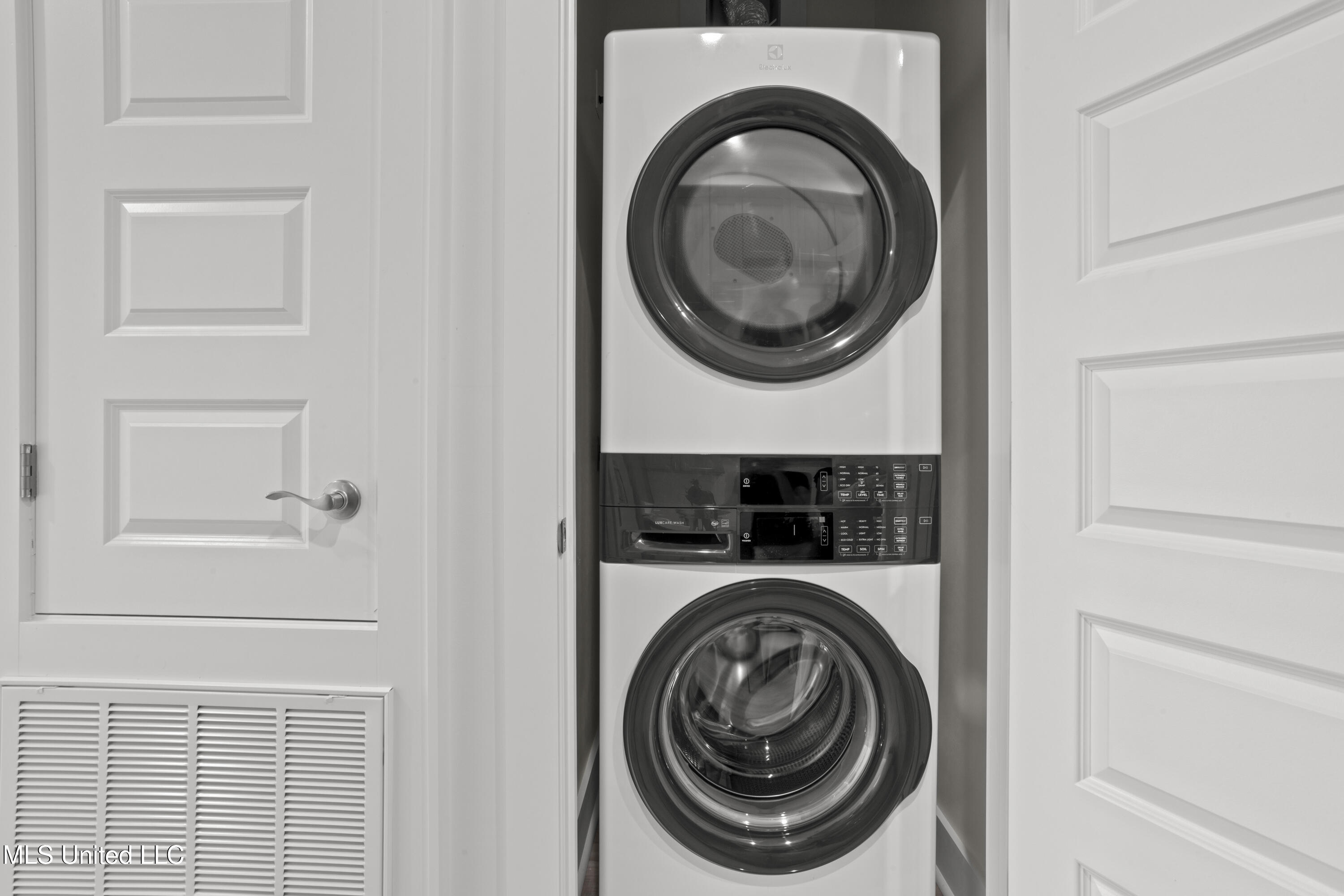 124 Court Street, Unit 203 Bay St. Louis, MS 39520 - Photo 15 of 55 037