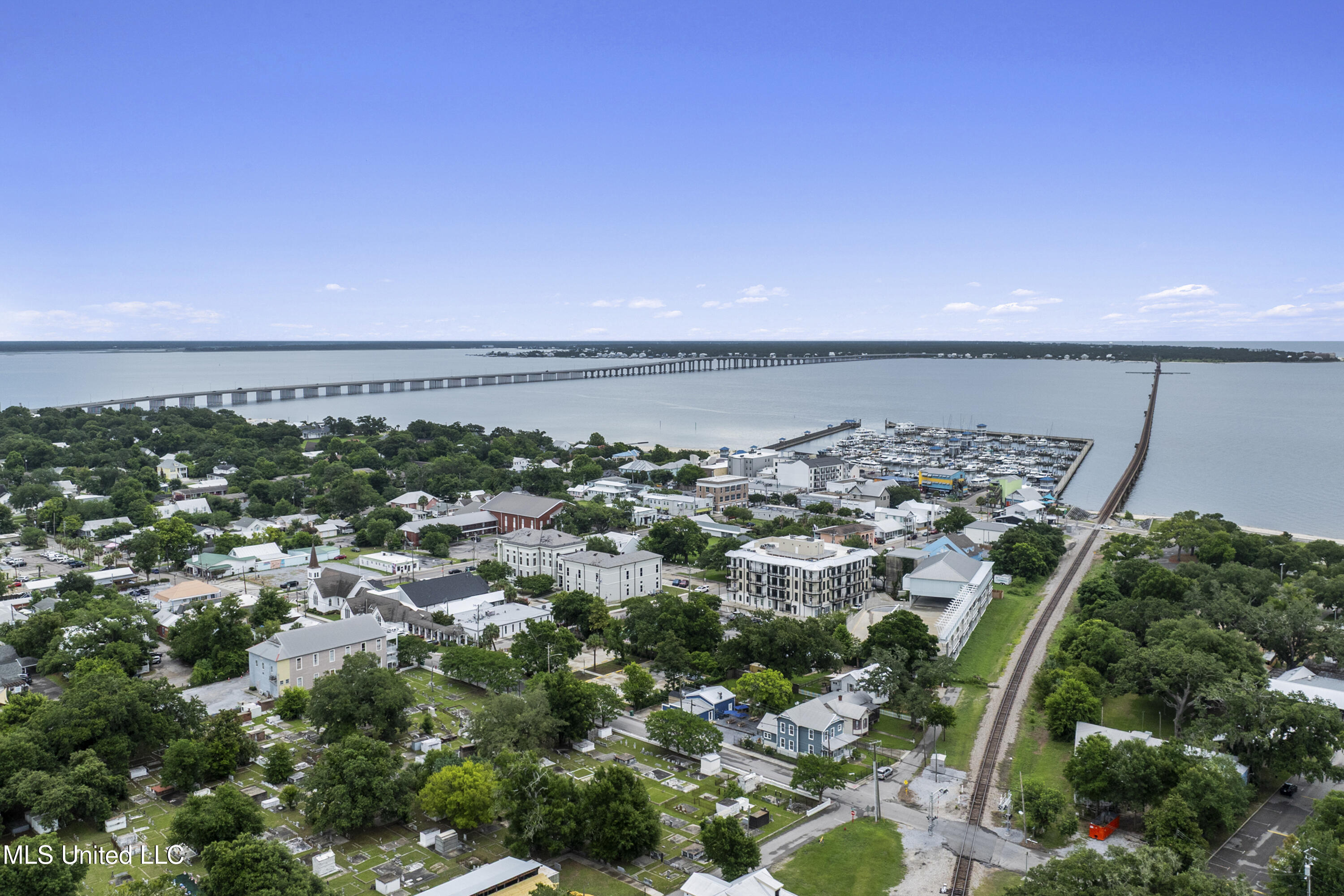 124 Court Street, Unit 203 Bay St. Louis, MS 39520 - Photo 25 of 55 099