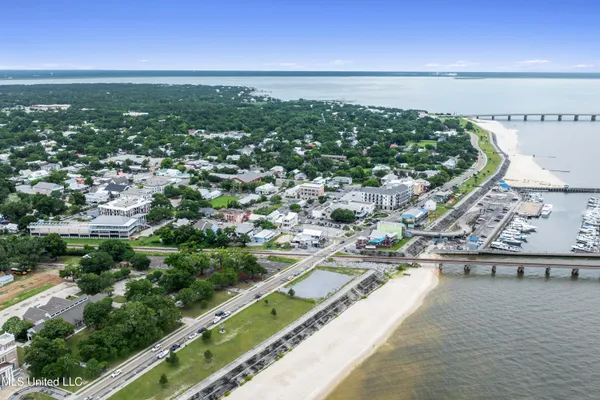 $349,900 | 124 Court Street, Unit 203, Bay St. Louis, MS 39520
