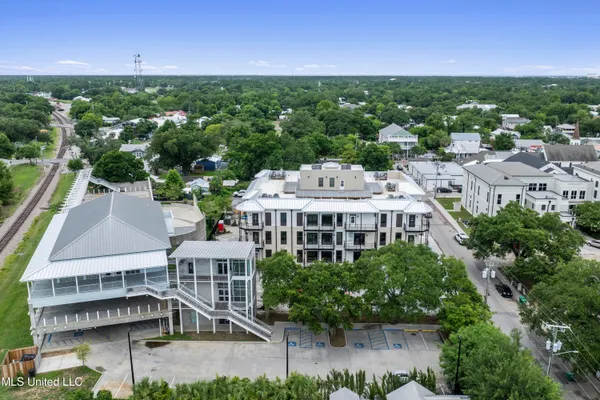 $349,900 | 124 Court Street, Unit 203, Bay St. Louis, MS 39520