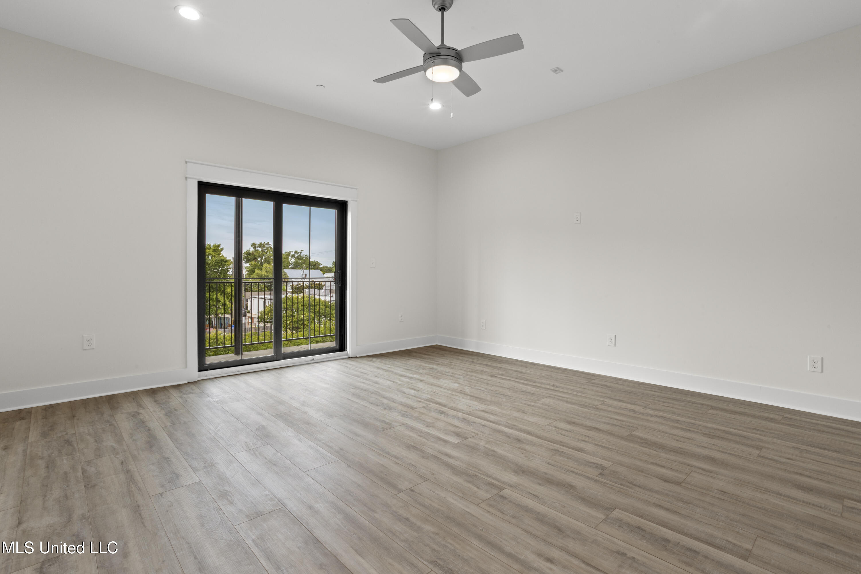 124 Court Street, Unit 203 Bay St. Louis, MS 39520 - Photo 4 of 55 026