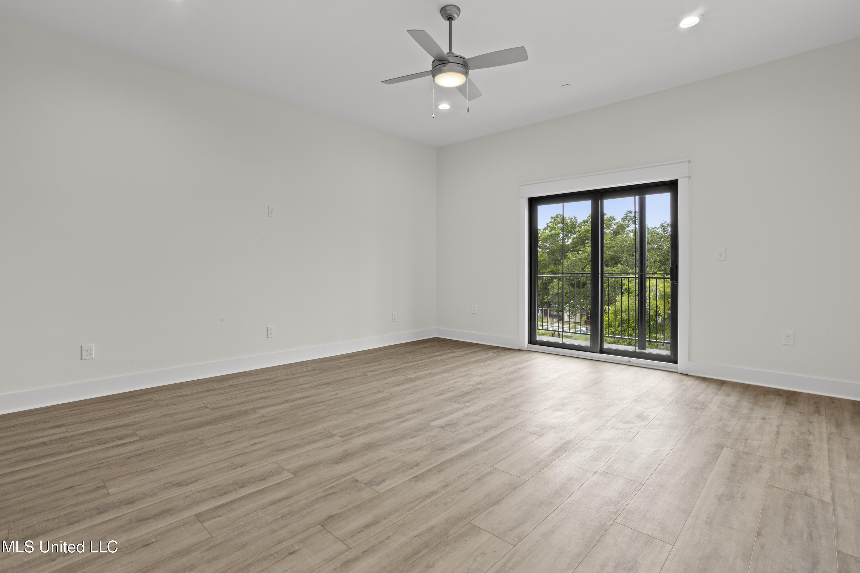 124 Court Street, Unit 203 Bay St. Louis, MS 39520 - Photo 5 of 55 027