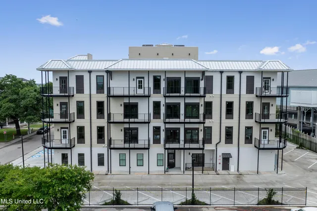 $389,900 | 124 Court Street, Unit 203, Bay St. Louis, MS 39520