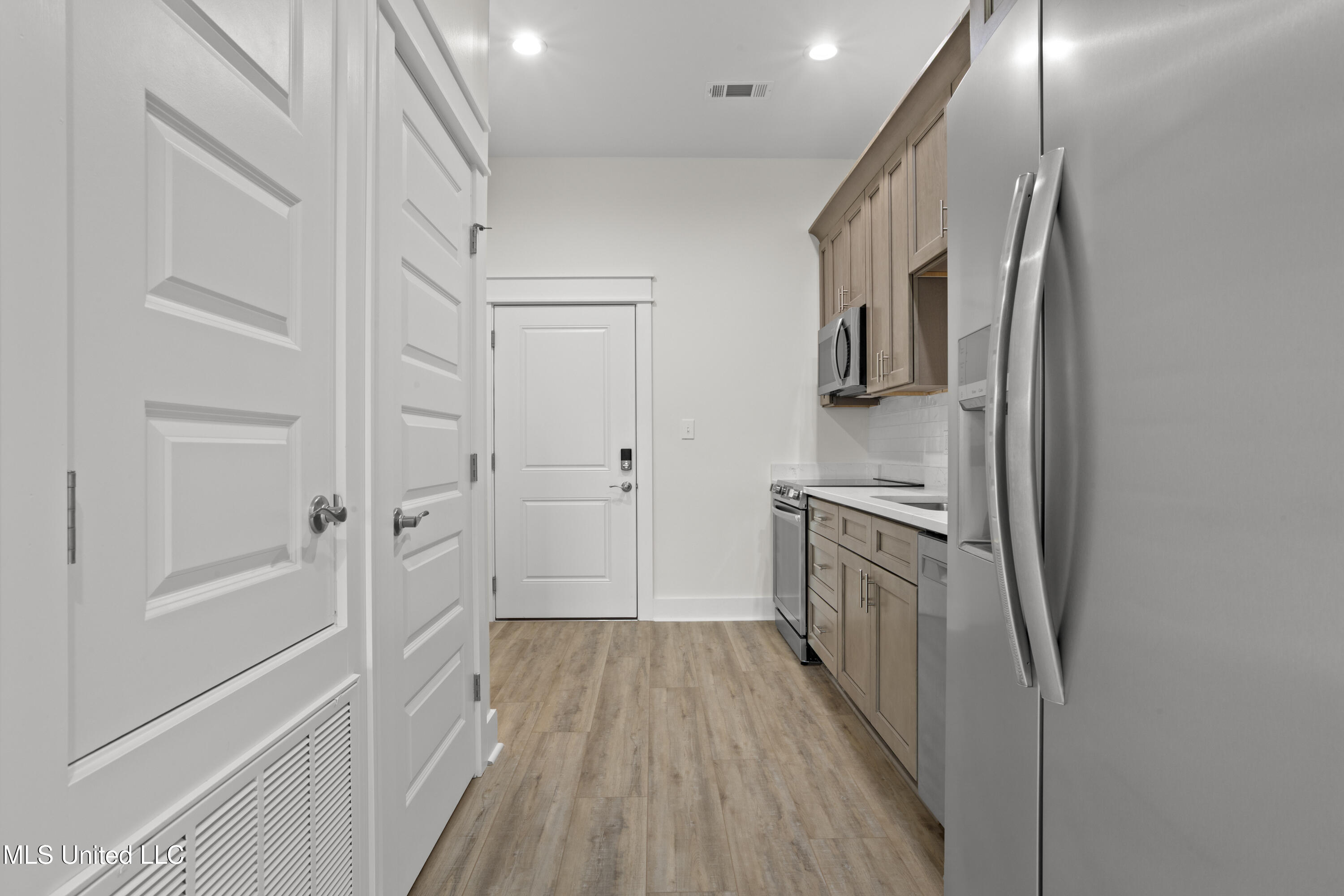 124 Court Street, Unit 203 Bay St. Louis, MS 39520 - Photo 8 of 55 030