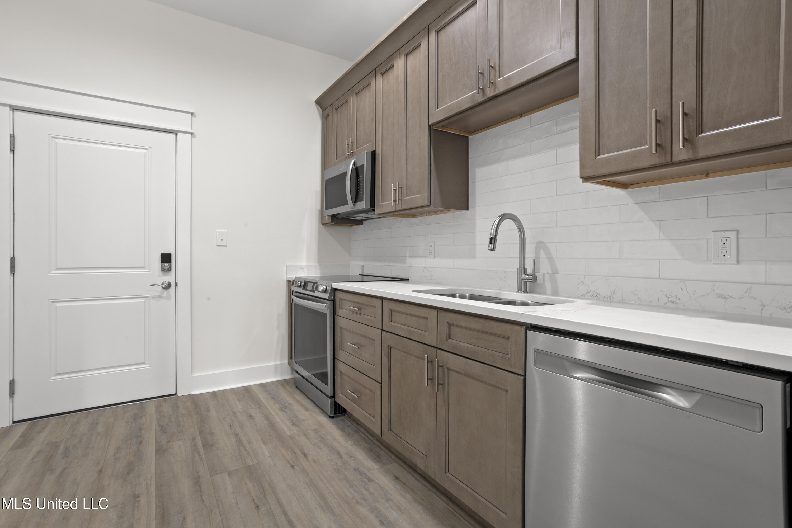 124 Court Street, Unit 203 Bay St. Louis, MS 39520 - Photo 9 of 55 031