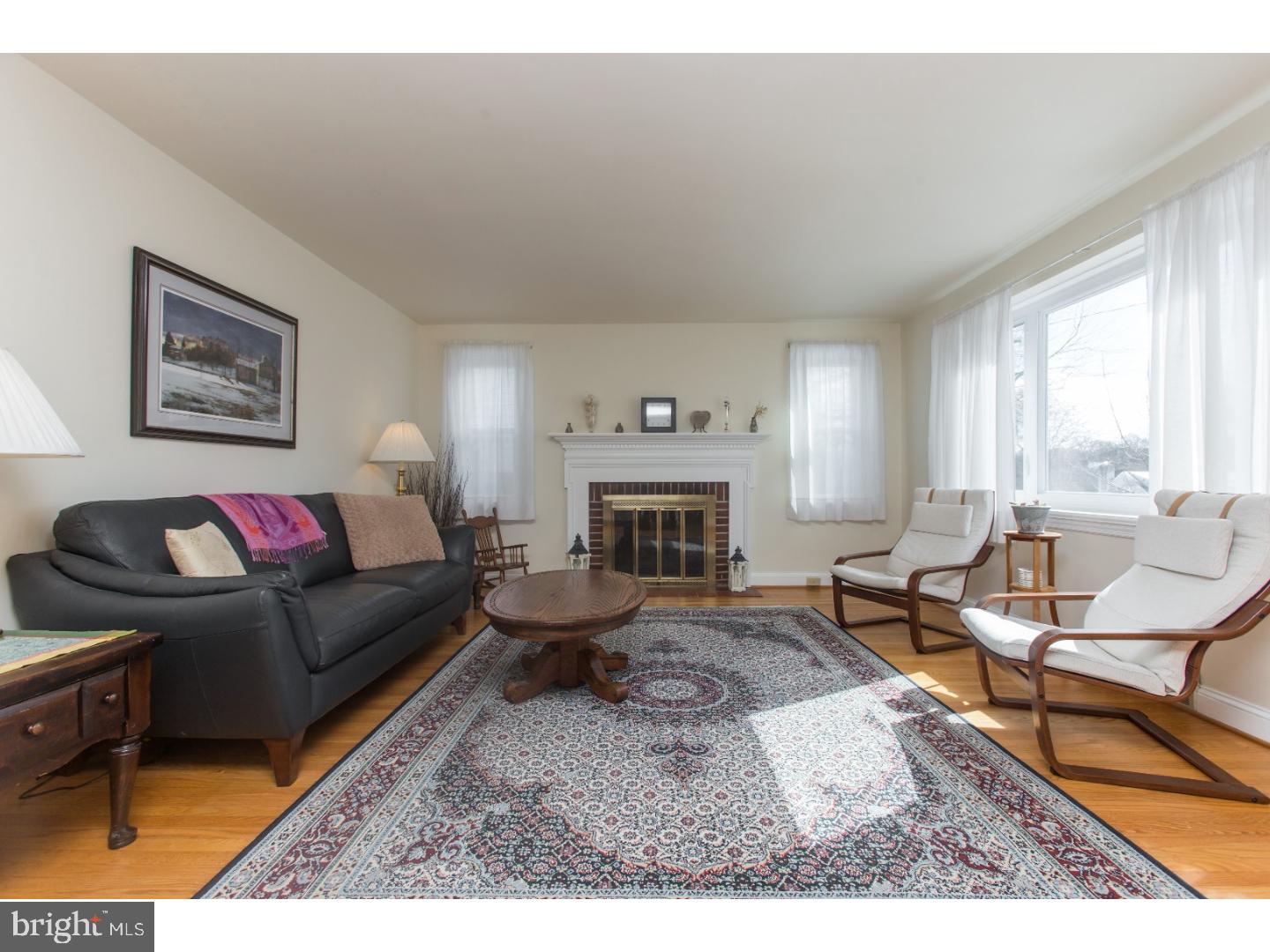 539 Hempstead Road Springfield, PA 19064 - Photo 3 of 25 Living Room