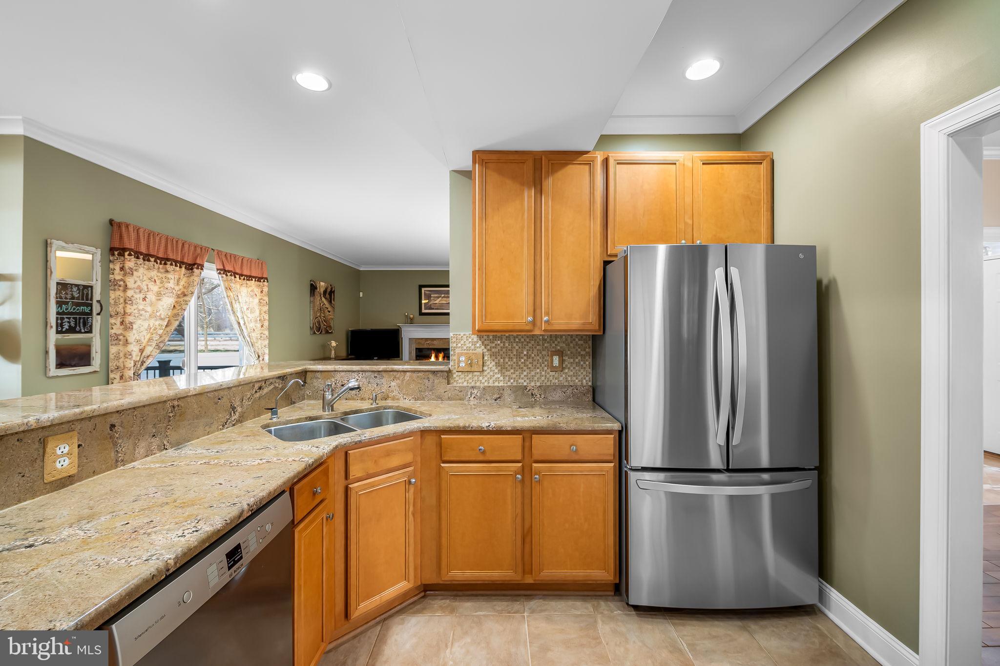1671 Bay Head Road Annapolis, MD 21409 - Photo 14 of 56 Maple cabinets, new SS appliances