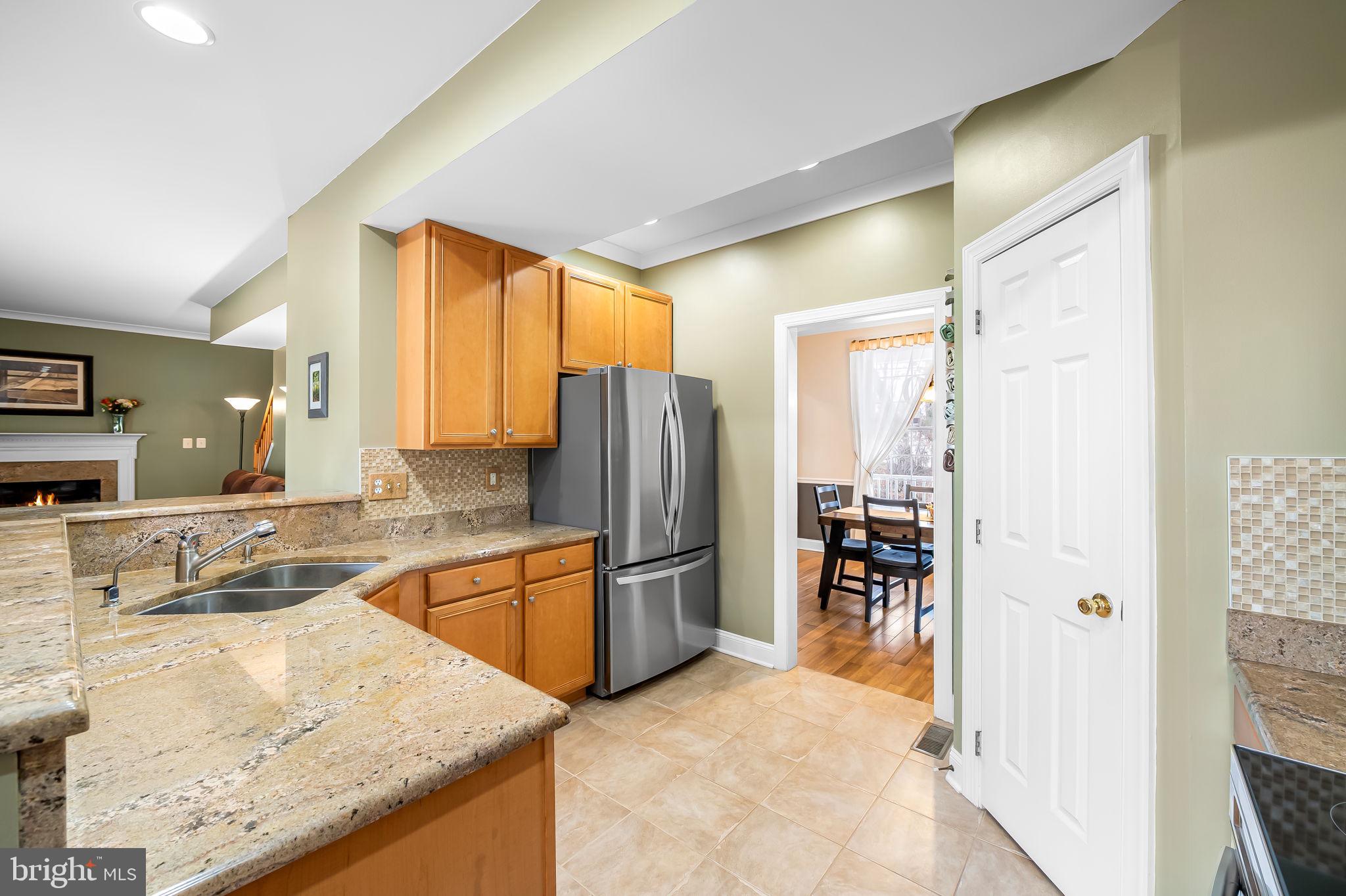 1671 Bay Head Road Annapolis, MD 21409 - Photo 15 of 56 Corner pantry