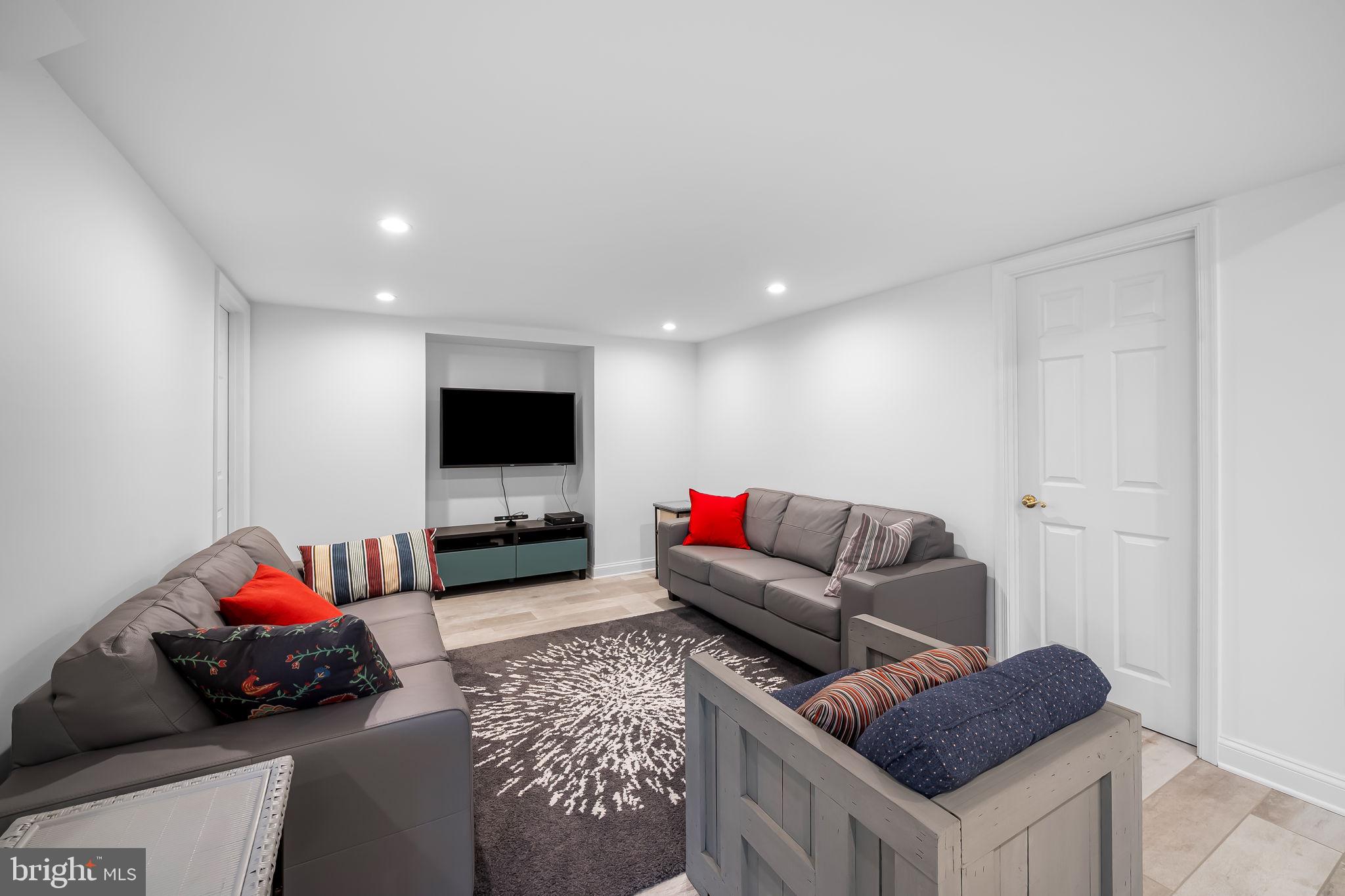 1671 Bay Head Road Annapolis, MD 21409 - Photo 41 of 56 Plenty of room to entertain