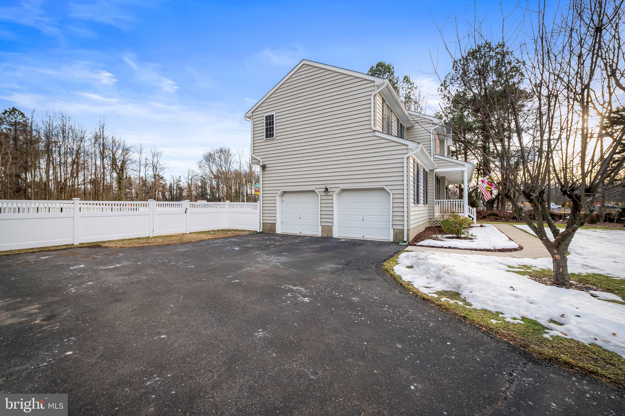 1671 Bay Head Road Annapolis, MD 21409 - Photo 5 of 56 Side load 2-car garage