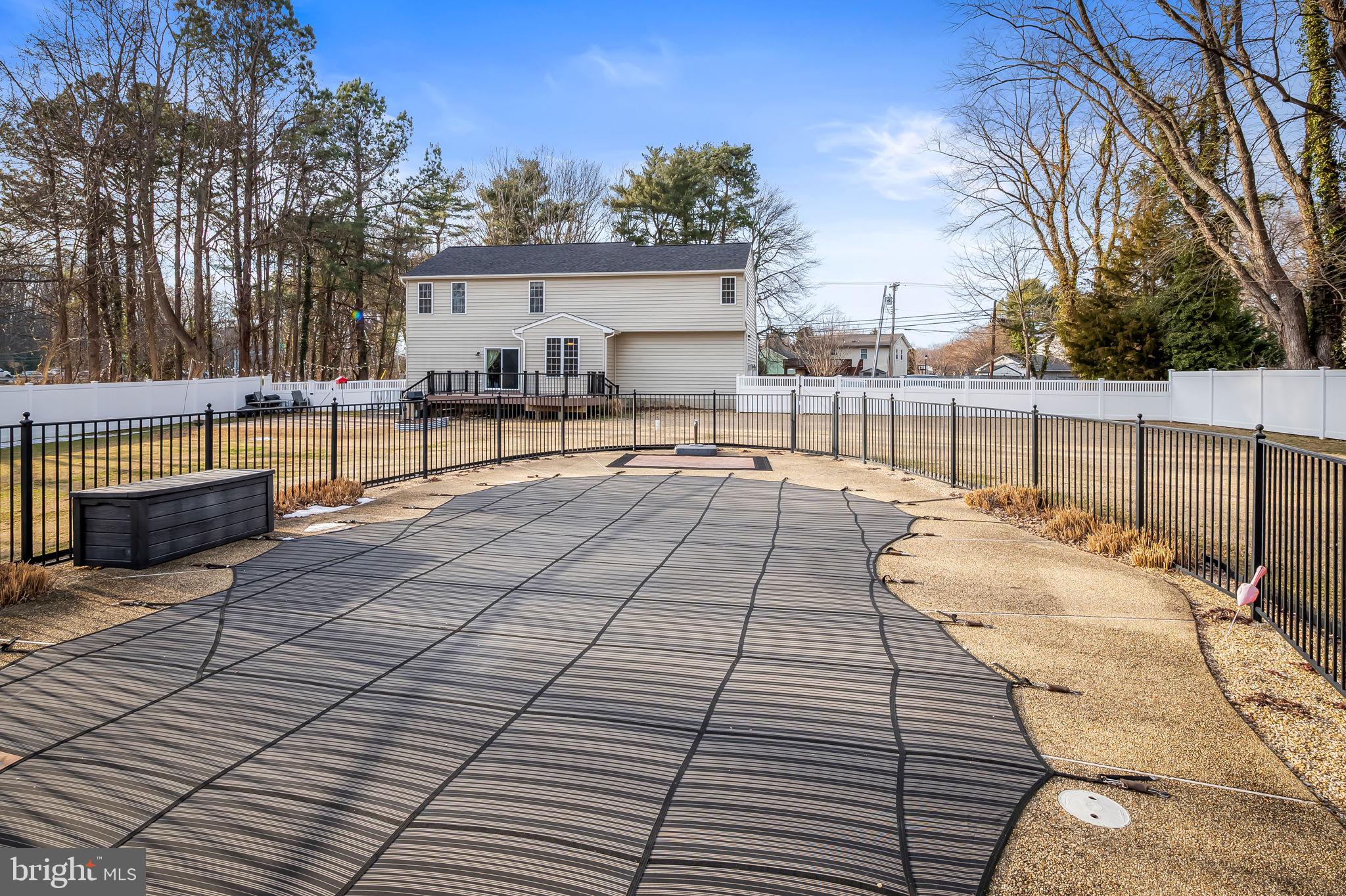 1671 Bay Head Road Annapolis, MD 21409 - Photo 53 of 56 Safety black aluminum fencing in pool area