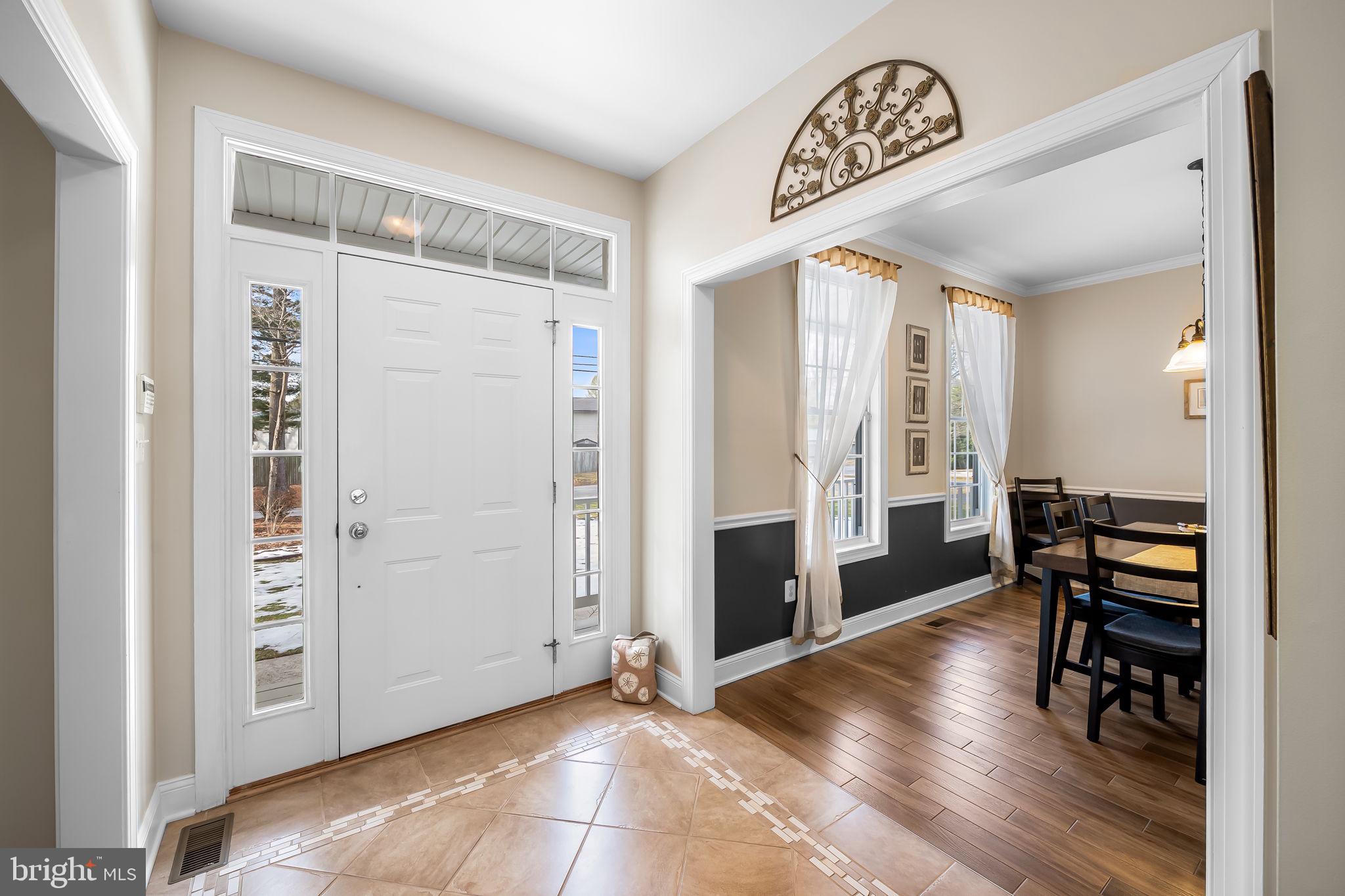 1671 Bay Head Road Annapolis, MD 21409 - Photo 7 of 56 Welcoming foyer