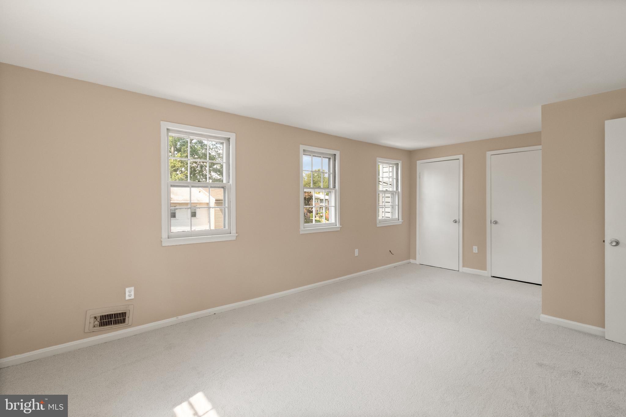 13143 Putnam Circle Woodbridge, VA 22191 - Photo 14 of 38 an empty room with windows