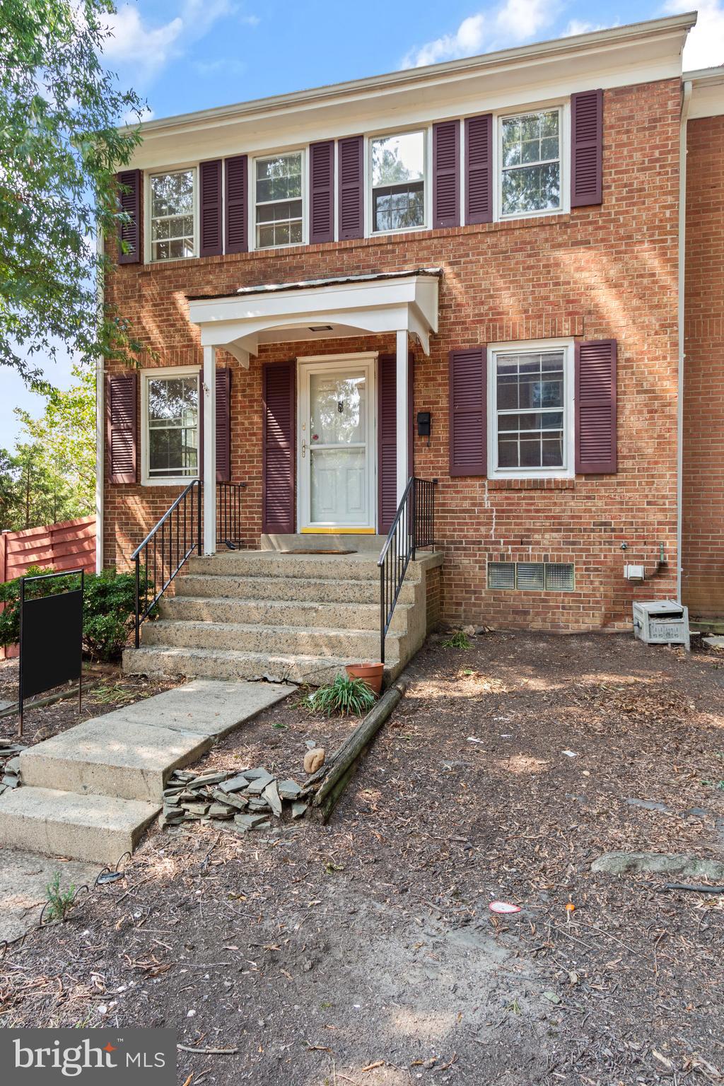 13143 Putnam Circle Woodbridge, VA 22191 - Photo 2 of 38 a front view of a house