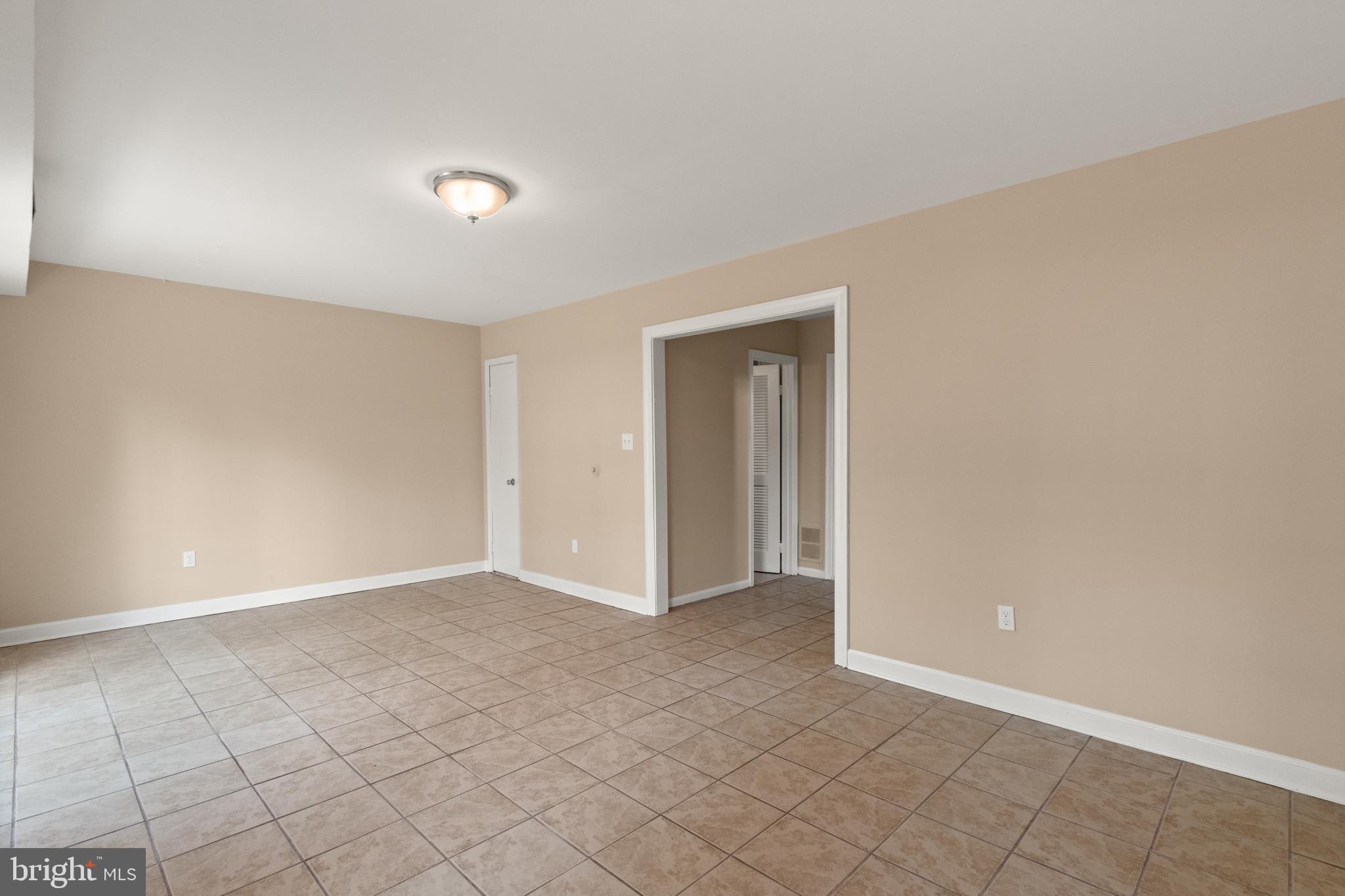 13143 Putnam Circle Woodbridge, VA 22191 - Photo 23 of 38 a view of an empty room