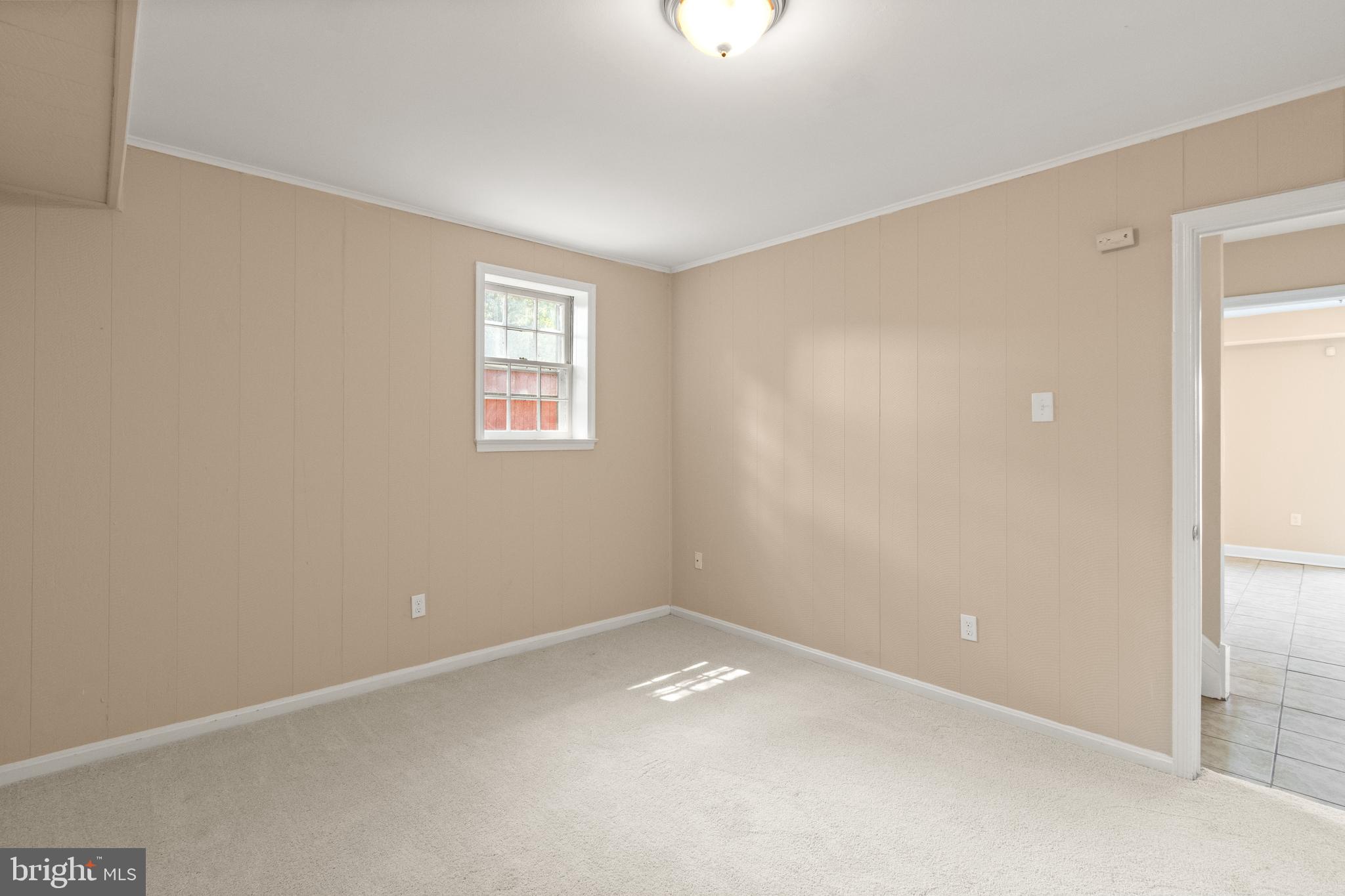 13143 Putnam Circle Woodbridge, VA 22191 - Photo 34 of 38 an empty room with a window
