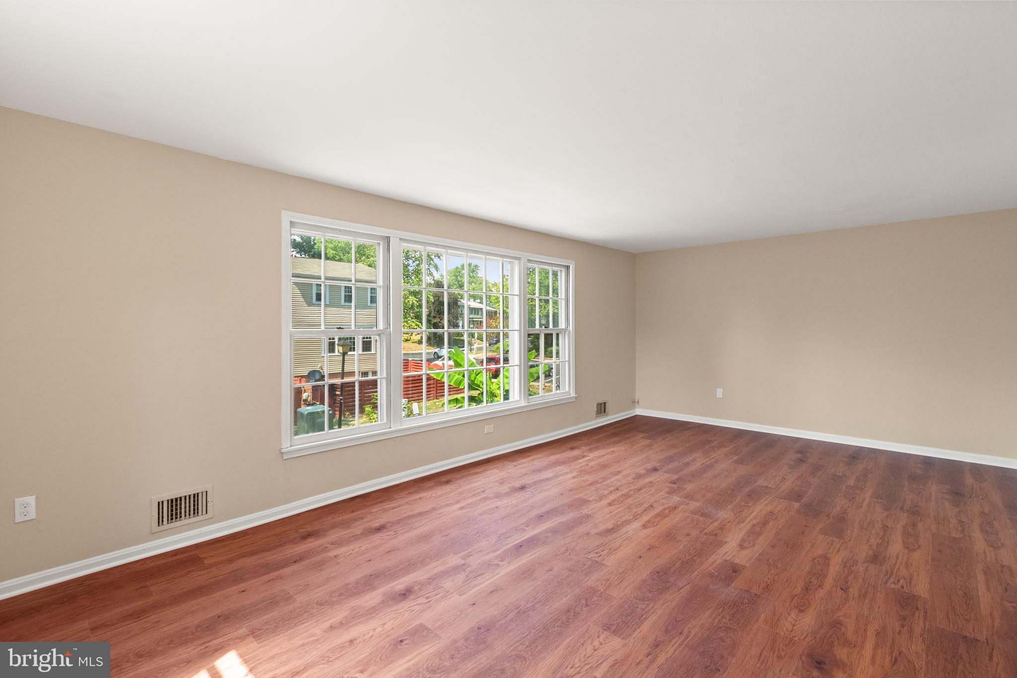 13143 Putnam Circle Woodbridge, VA 22191 - Photo 7 of 38 an empty room with wooden floor and windows