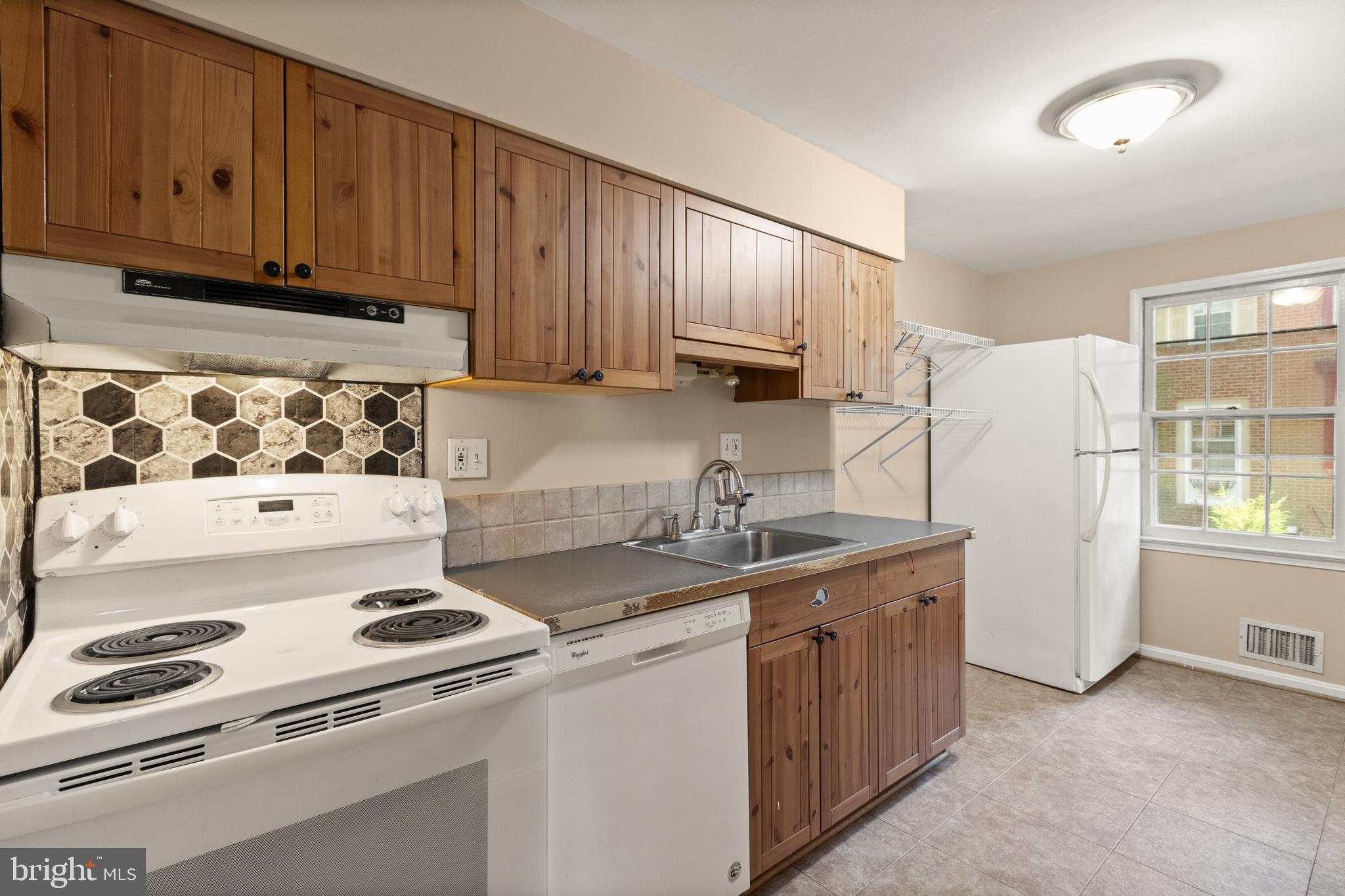 13143 Putnam Circle Woodbridge, VA 22191 - Photo 9 of 38 a kitchen with a sink a stove and cabinets