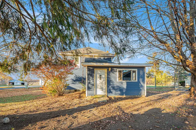 $189,900 | 2249 East Montgomery Road, Hillsdale, MI 49242