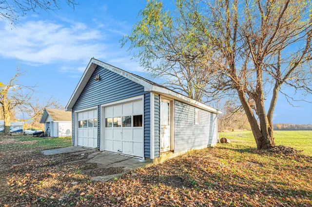 $189,900 | 2249 East Montgomery Road, Hillsdale, MI 49242