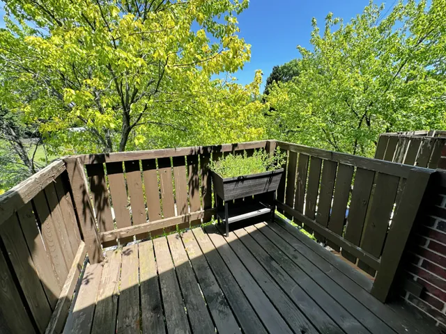 $1,800 | 1320 Brook Street, Unit J, St. Charles, IL 60174