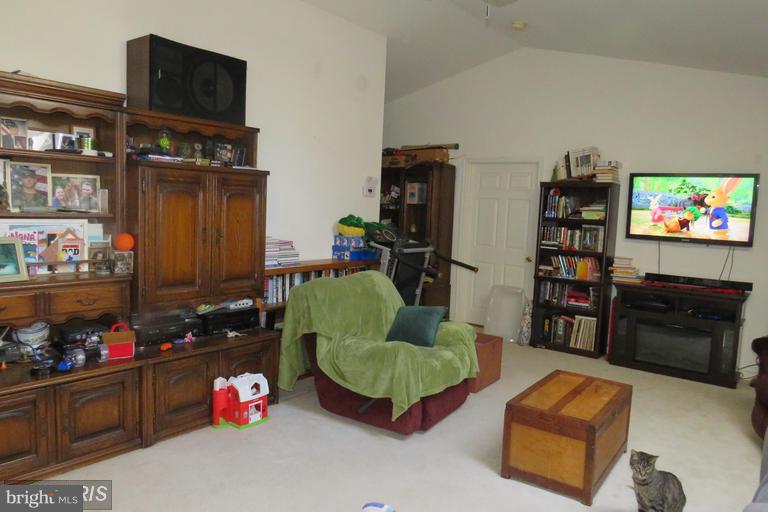 7149 Burr Hill Road Rhoadesville, VA 22542 - Photo 22 of 23 Living Room