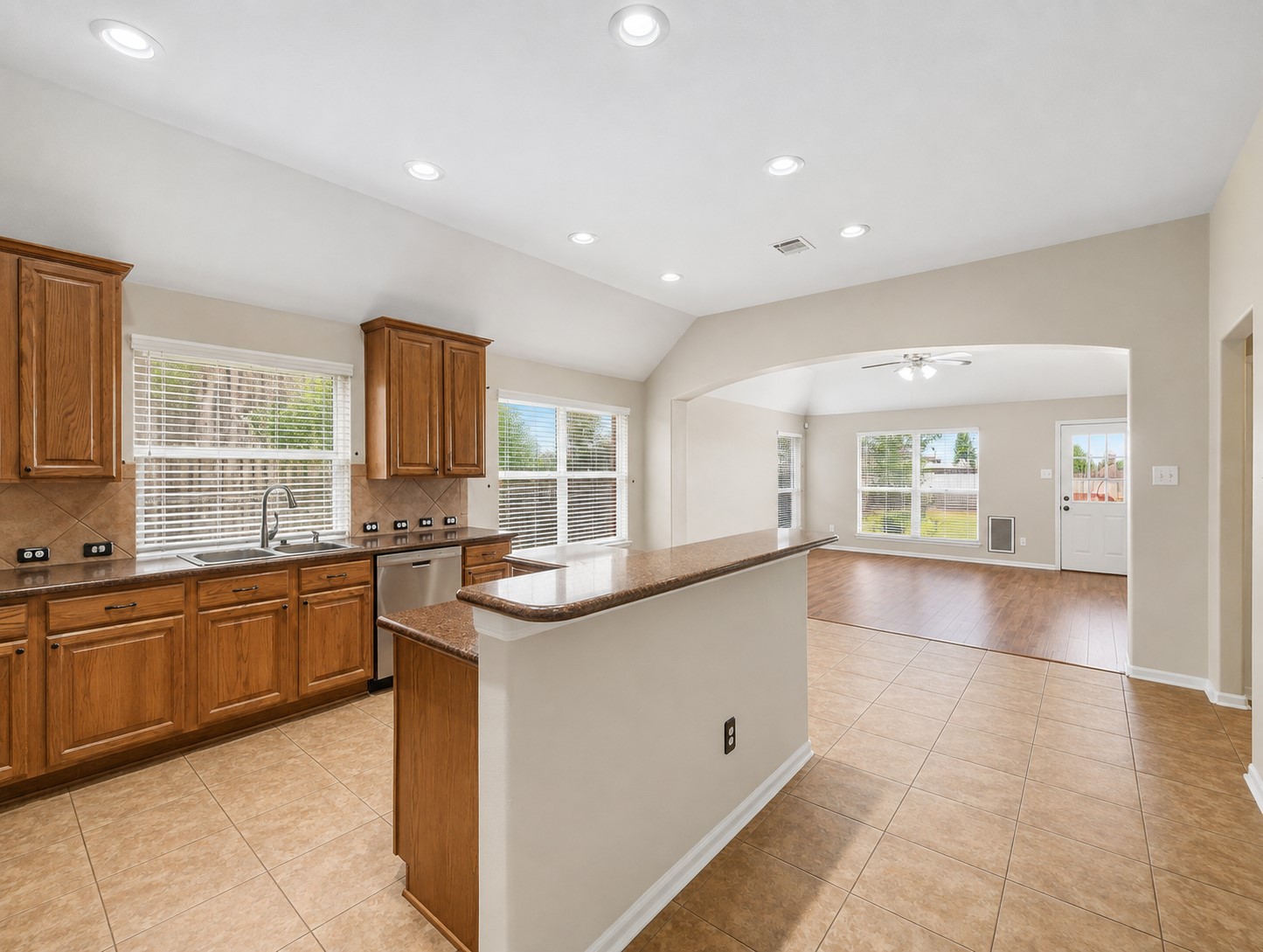 6114 Menor Crest Drive Spring, TX 77388 - Photo 10 of 49 Gallery Image 10