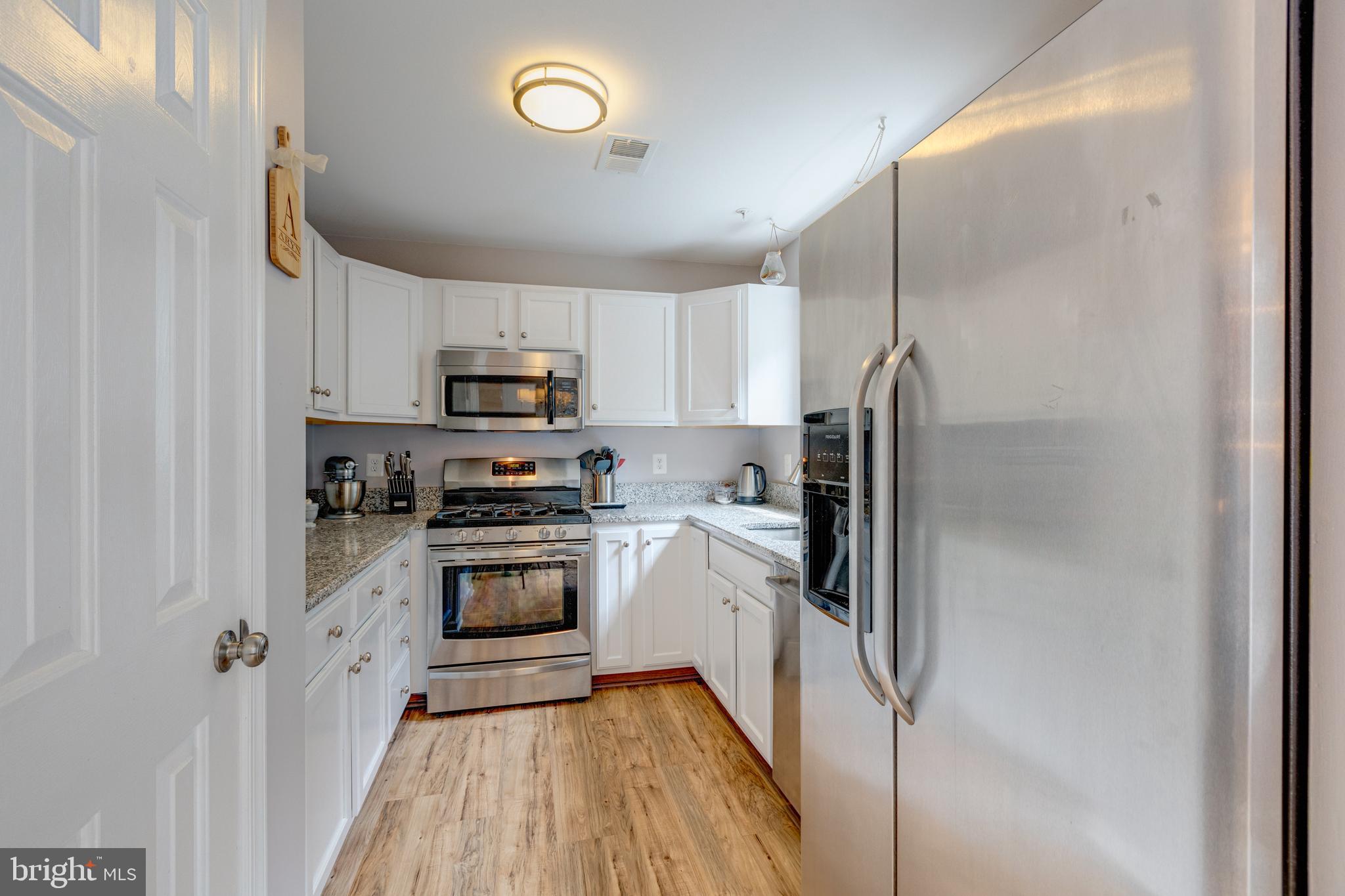 635 Constellation Square Southeast, Unit G Leesburg, VA 20175 - Photo 6 of 15 Kitchen
