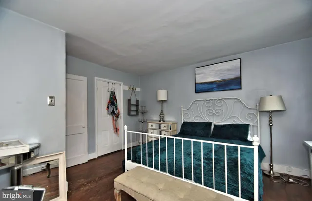 a view of a workspace with furniture