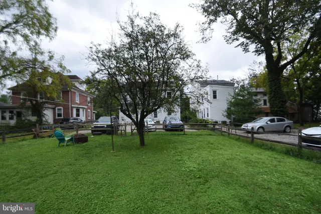 $2,305 | 19 East Germantown Pike, Plymouth Meeting, PA 19462
