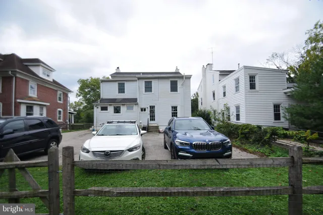 $2,305 | 19 East Germantown Pike, Plymouth Meeting, PA 19462