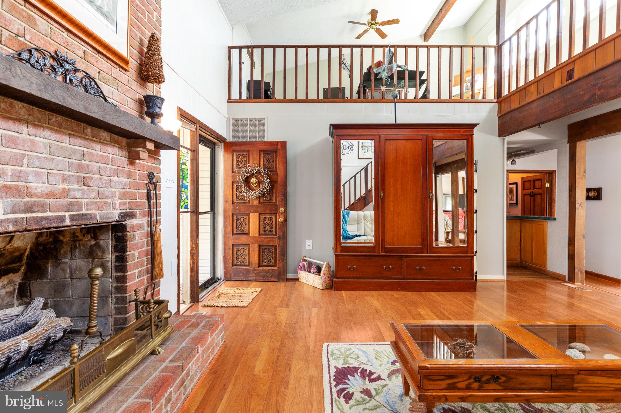 33611 Austin Grove Road Bluemont, VA 20135 - Photo 11 of 38 Main entry foyer