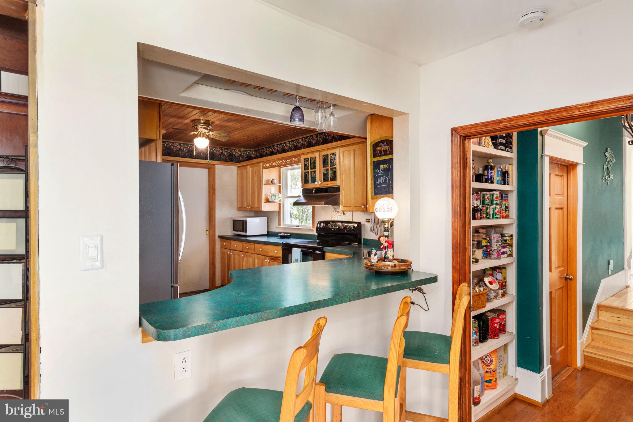 33611 Austin Grove Road Bluemont, VA 20135 - Photo 22 of 38 Main kitchen with breakfast bar