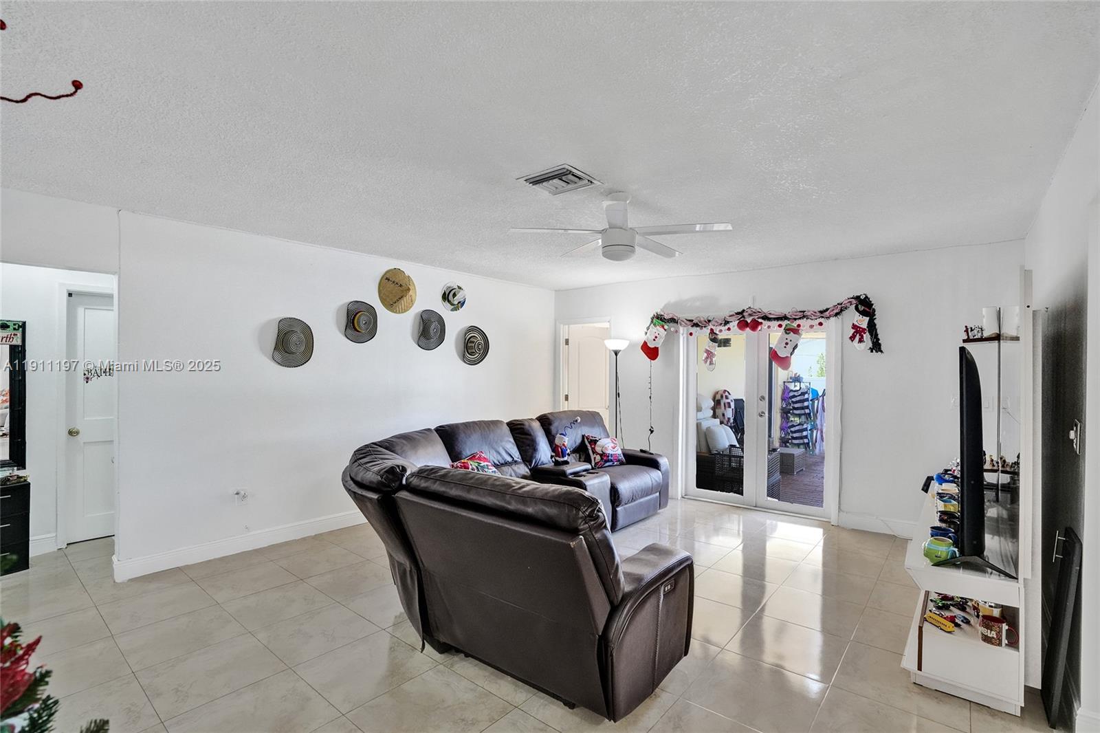 2 Northeast 160th Street Miami, FL 33162 - Photo 15 of 54