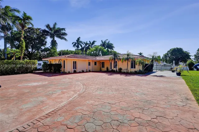 $1,100,000 | 2 Northeast 160th Street, Miami, FL 33162