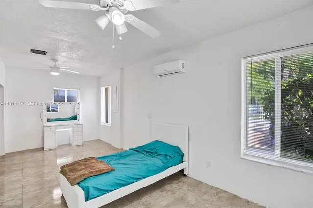 $1,100,000 | 2 Northeast 160th Street, Miami, FL 33162
