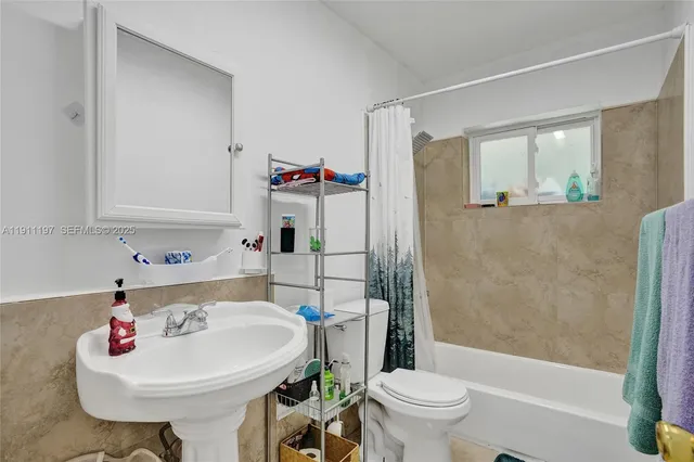 $1,100,000 | 2 Northeast 160th Street, Miami, FL 33162