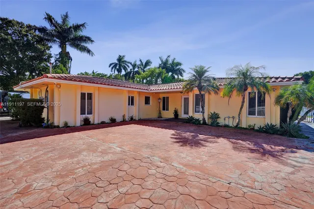 $1,100,000 | 2 Northeast 160th Street, Miami, FL 33162