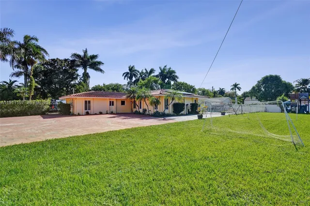 $1,100,000 | 2 Northeast 160th Street, Miami, FL 33162