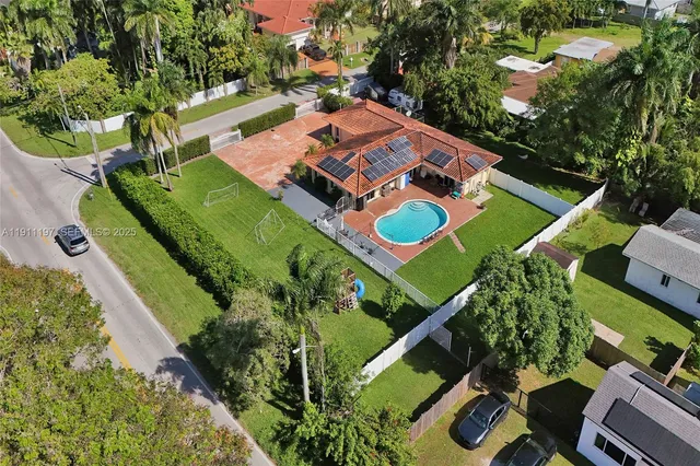 $1,100,000 | 2 Northeast 160th Street, Miami, FL 33162